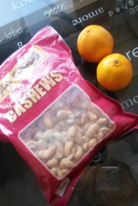 You can grab a handful of cashews with a piece of fruit for a nutritious healthy snack :)
